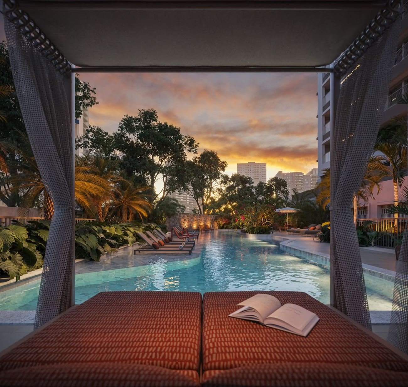 Cabana à beira da piscina ao pôr do sol no Kronos by Tegra Barra da Tijuca